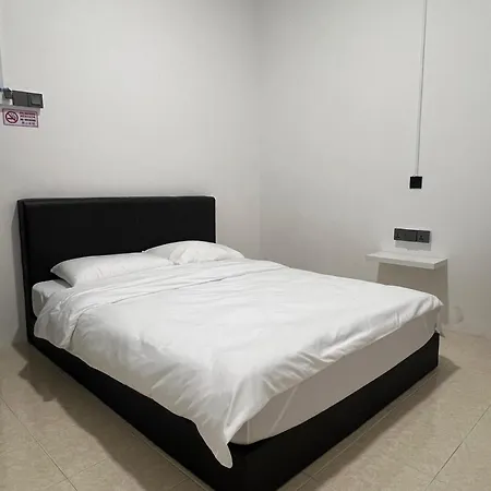 23 Inn Queen Bedroom With Share Bathroom 205